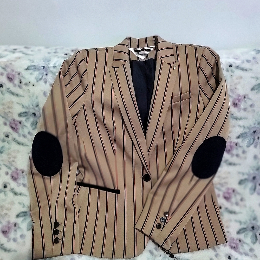 Blazer - Picture 3 of 3